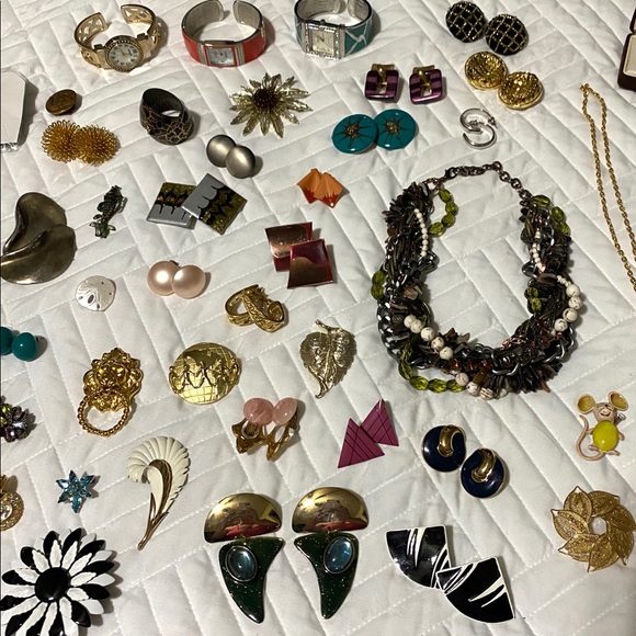 HUGE LOT of 53 Pieces Vintage Jewelry - Picture 6 of 10